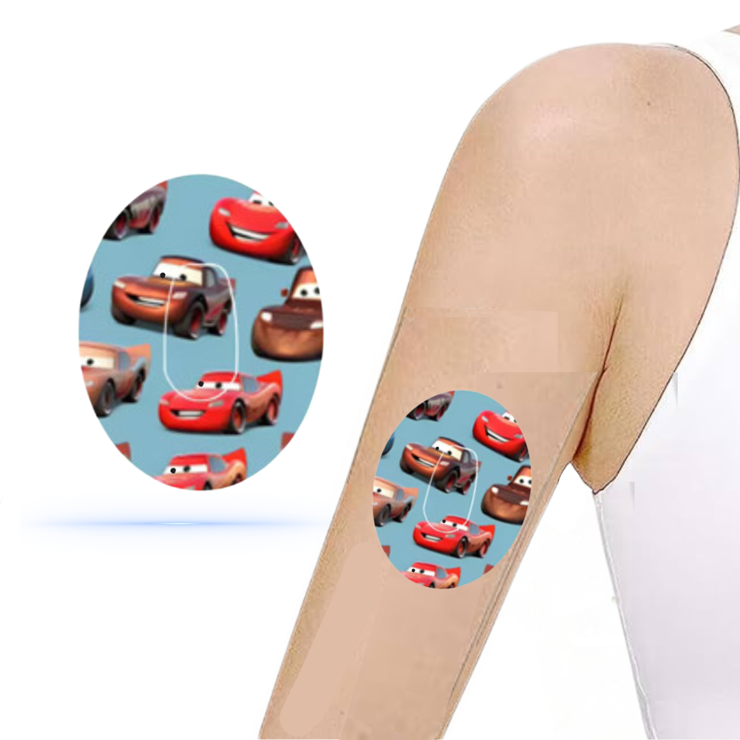 Närbild av Blixten McQueen CGM-Sensor överpatch för Dexcom G6 som visar detaljerna på sensor sticker.