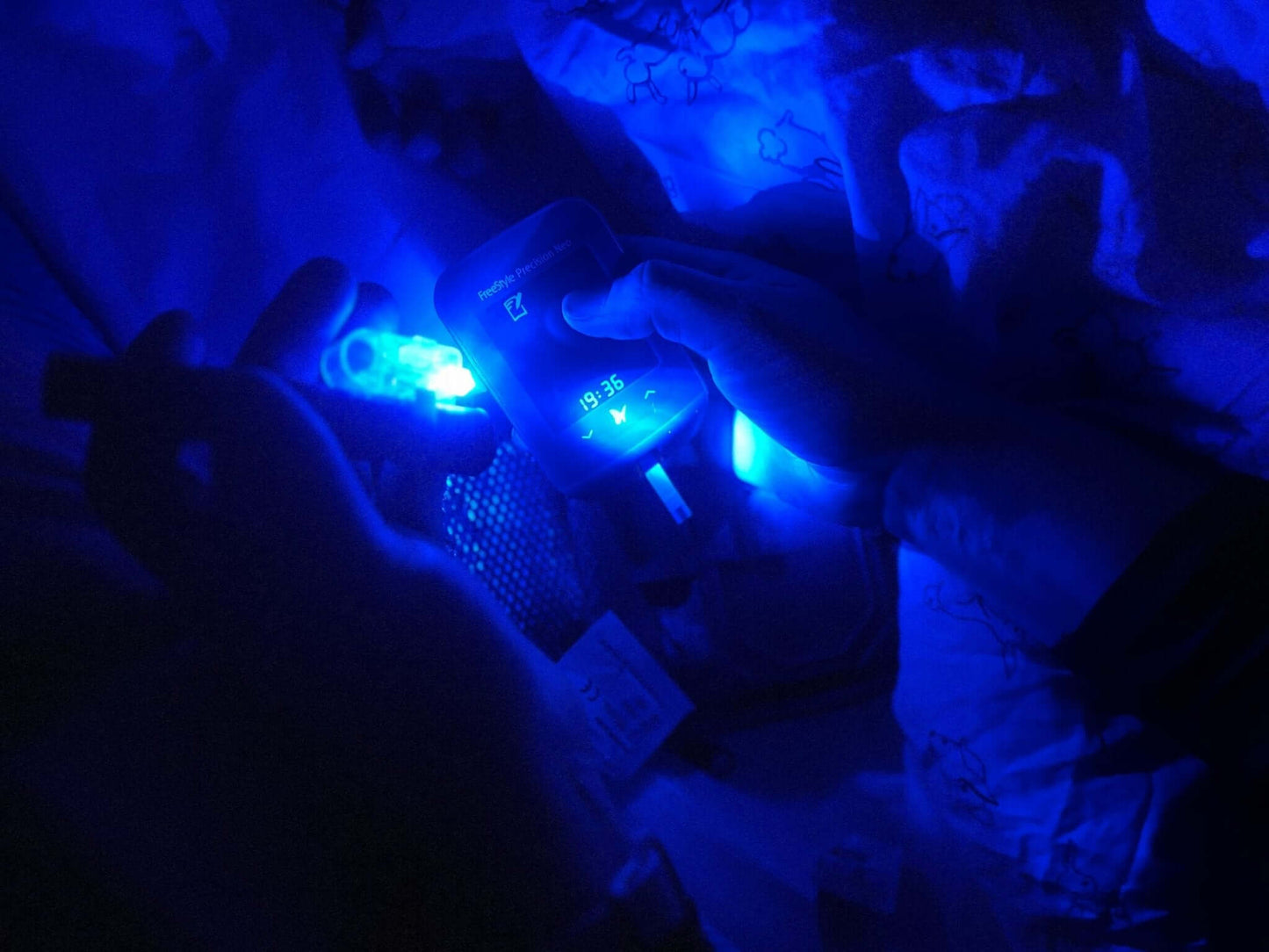 ACCU CHEK LED Lampa - kompakt och enkel att använd Nattliga Blodsockertester - Diabeteshjalp