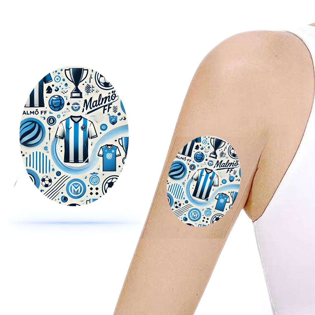 Malmö FF CGM sensor patch som bär klubbens emblem och färger, fäst på en persons arm, vilket visar en kombination av funktion och supporteranda.