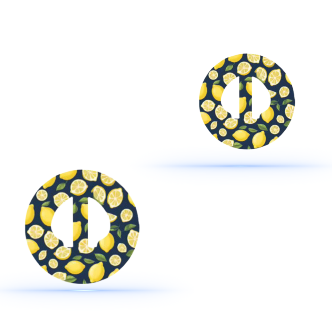 Tre Lemon Sensor Patchar för Medtronic Guardian 4 som svävar i luften, med ett livfullt citronmotiv.