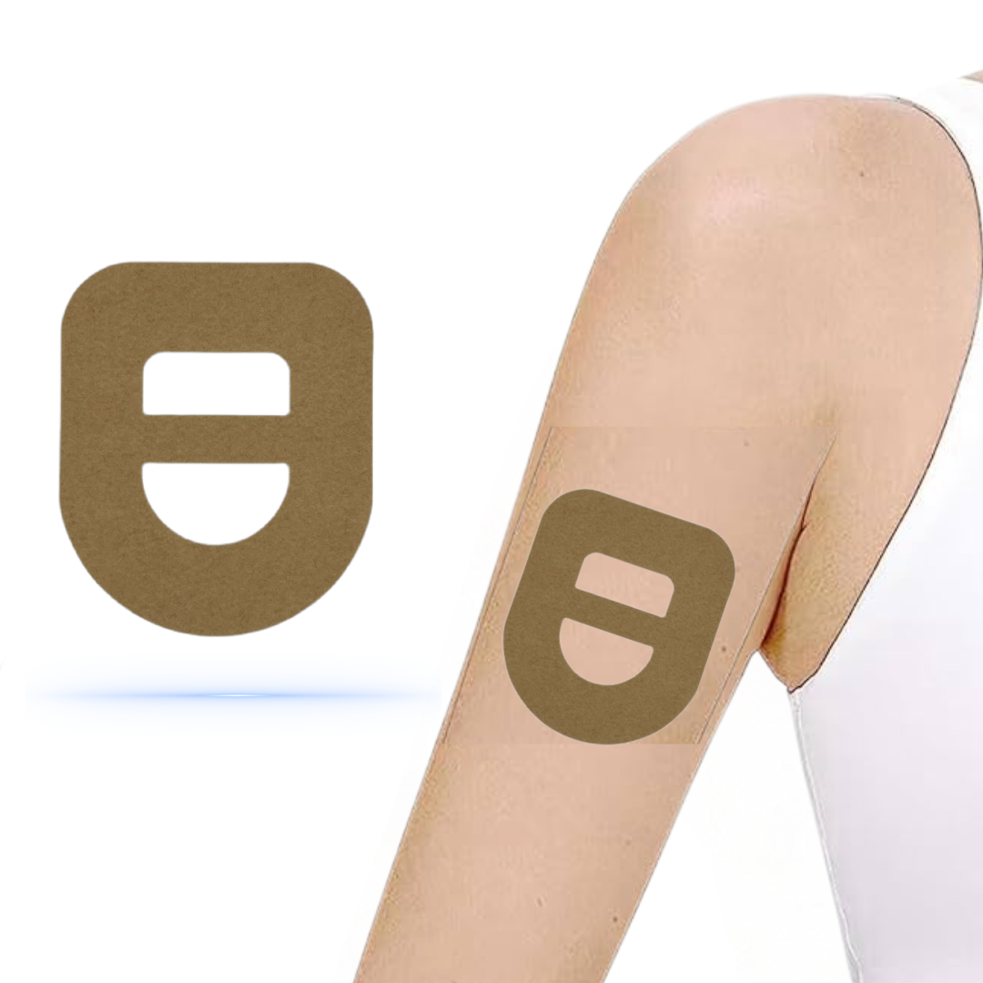 DiabetaGuard Beige StayActive Patch placerad på en arm, visar den diskreta och funktionella designen av plåstret, perfekt för aktiva livsstilar.