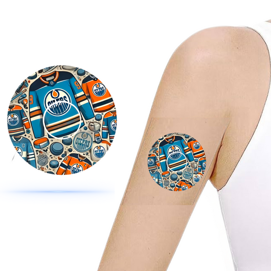 Edmonton Oilers nätskick med matchande design på en arm, visar patchen för Freestyle Libre 3.