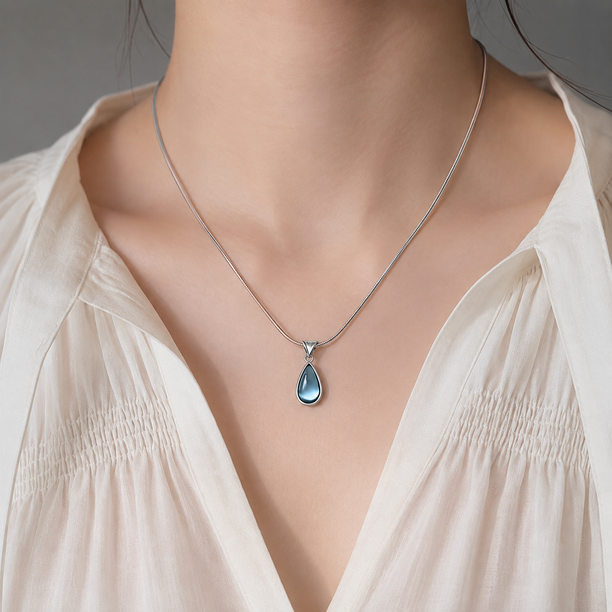 Diaara – Blå Droppe Halsband