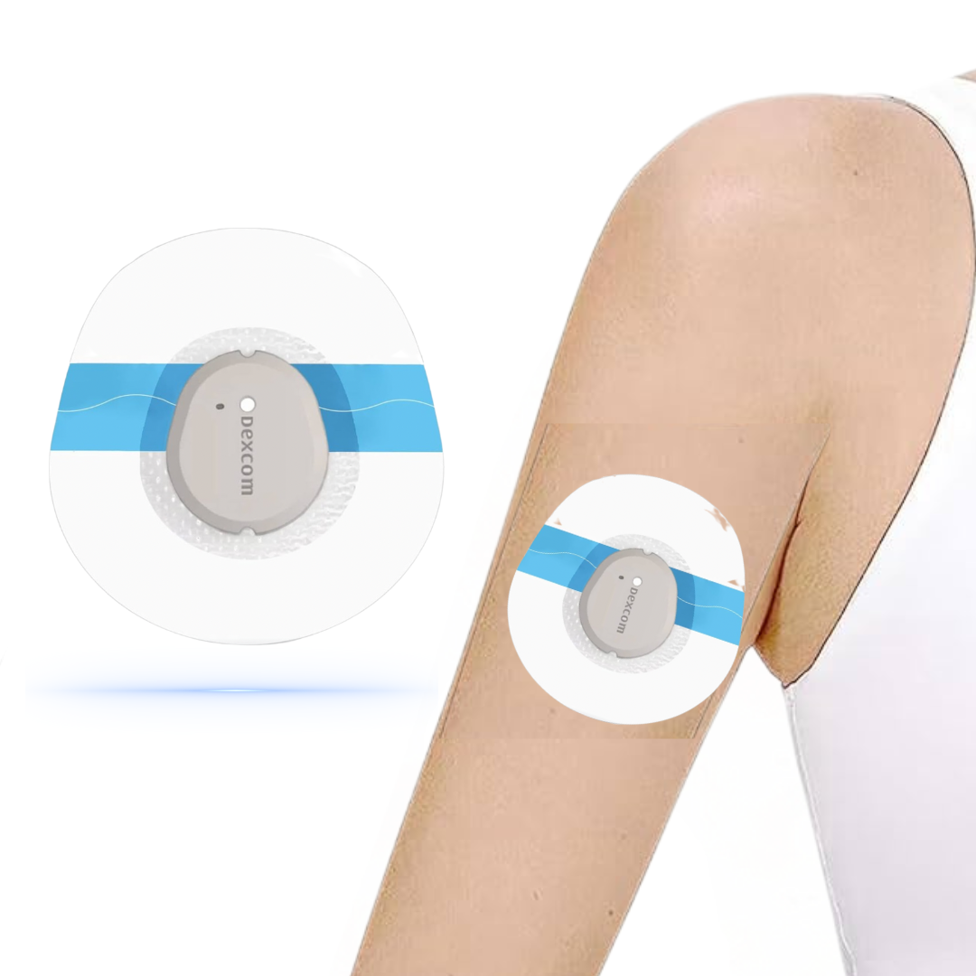 DiabetaGuard Sport Patch Aktiv Transparent som appliceras på en arm, designad för att fästa Dexcom G7 sensorn, med en synlig blå remsa för säkerhet och stabilitet.