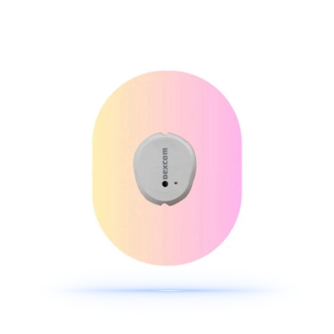 Framvy av DiabetaGuard pink sensor patch med Dexcom G7 sensor, i en vacker rosa nyans, som framhäver dess eleganta design.