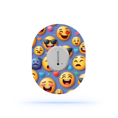 En enda DiabetaGuard Smiley Emoji CGM sensor patch på vit bakgrund, prydd med glada emojis och ett centralt sensorfäste.