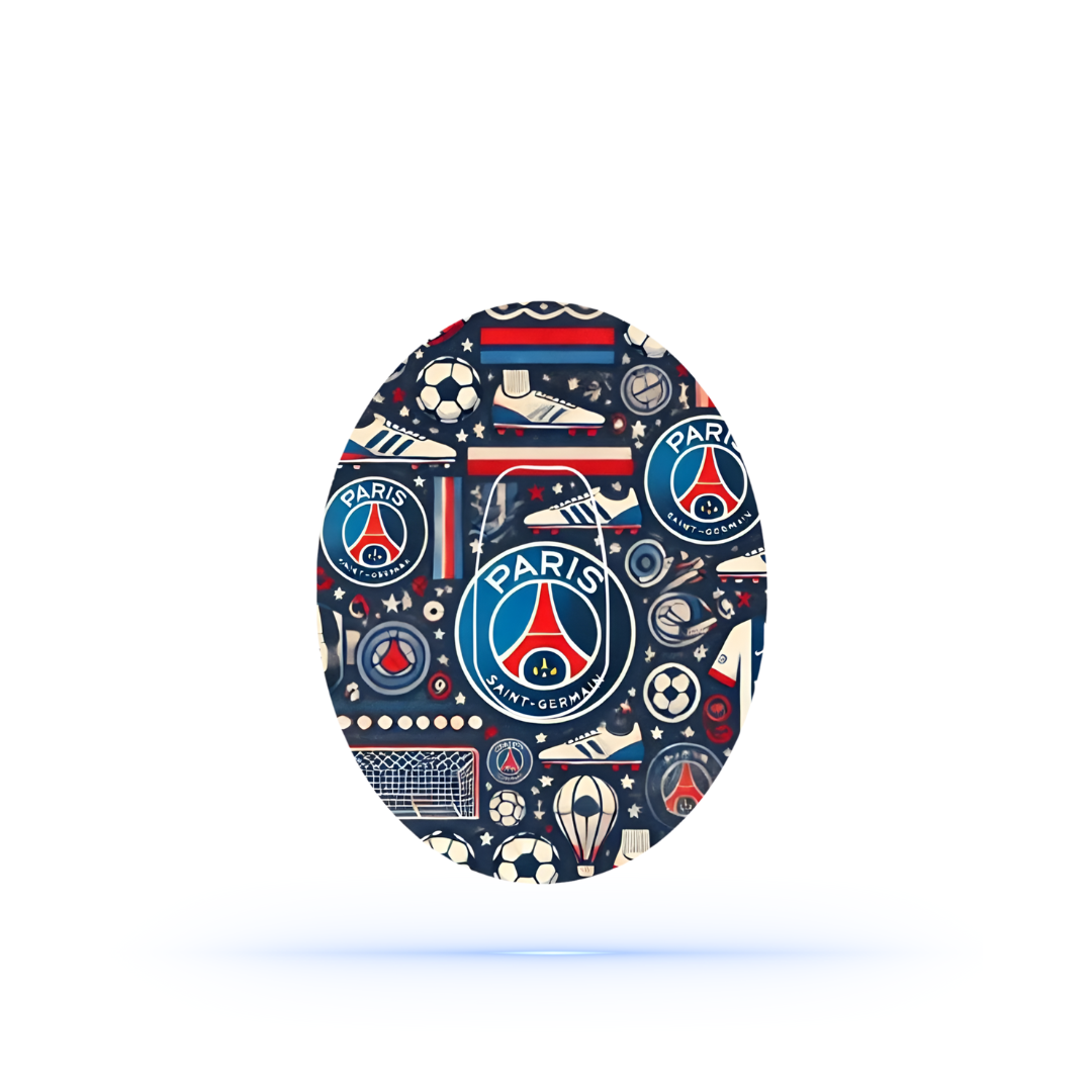 PSG fotboll CGM sensor patch i en oval form, prydd med fotbollsikoner och Paris Saint-Germain-logotyp på en vit bakgrund.