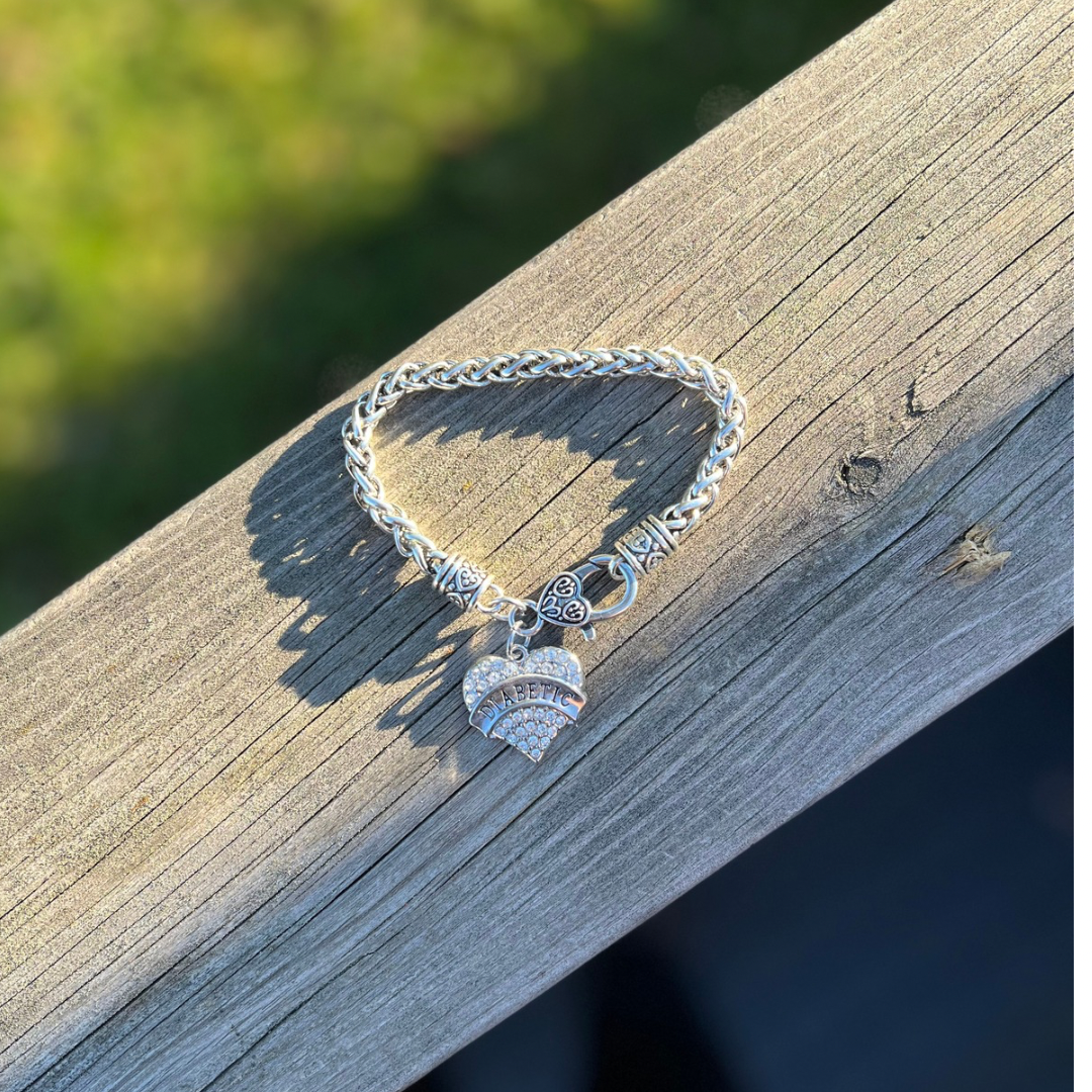 Berlocker armband – Symboliskt smycke för mod och styrka - Diabeteshjalp